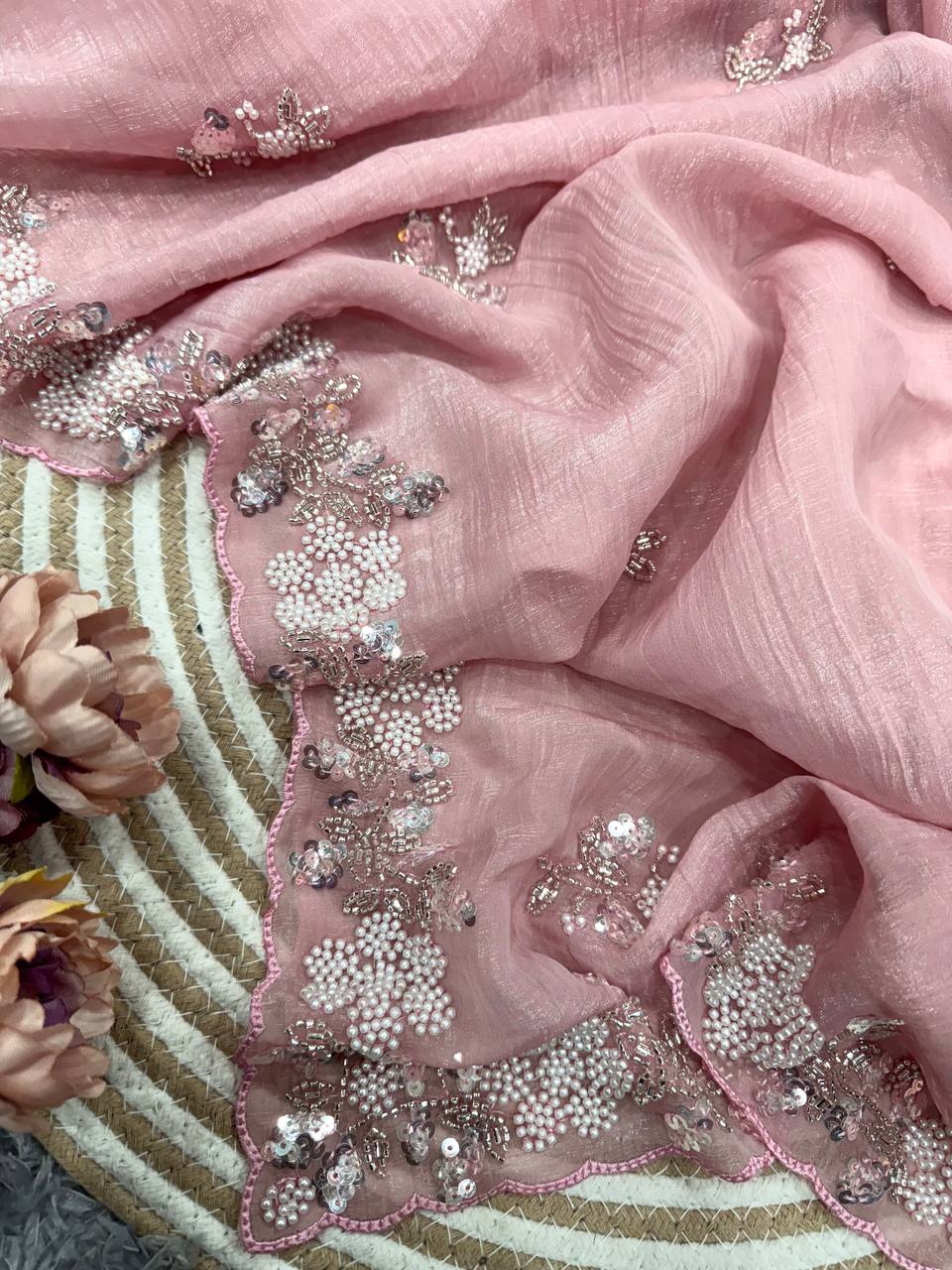 photo 6111503734111585296 y